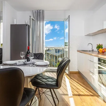 شقة 1 Bedroom Lovely In غييكا